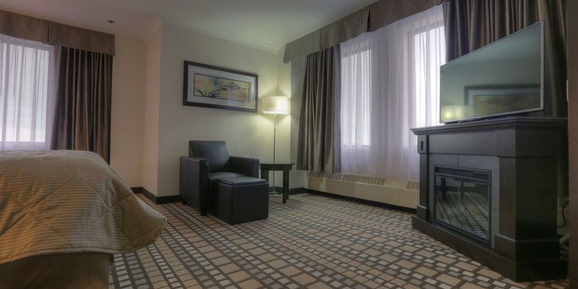 Large Suite, 1 King Bed, No Smoking