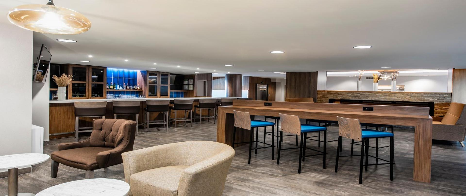 Lounge2.jpg