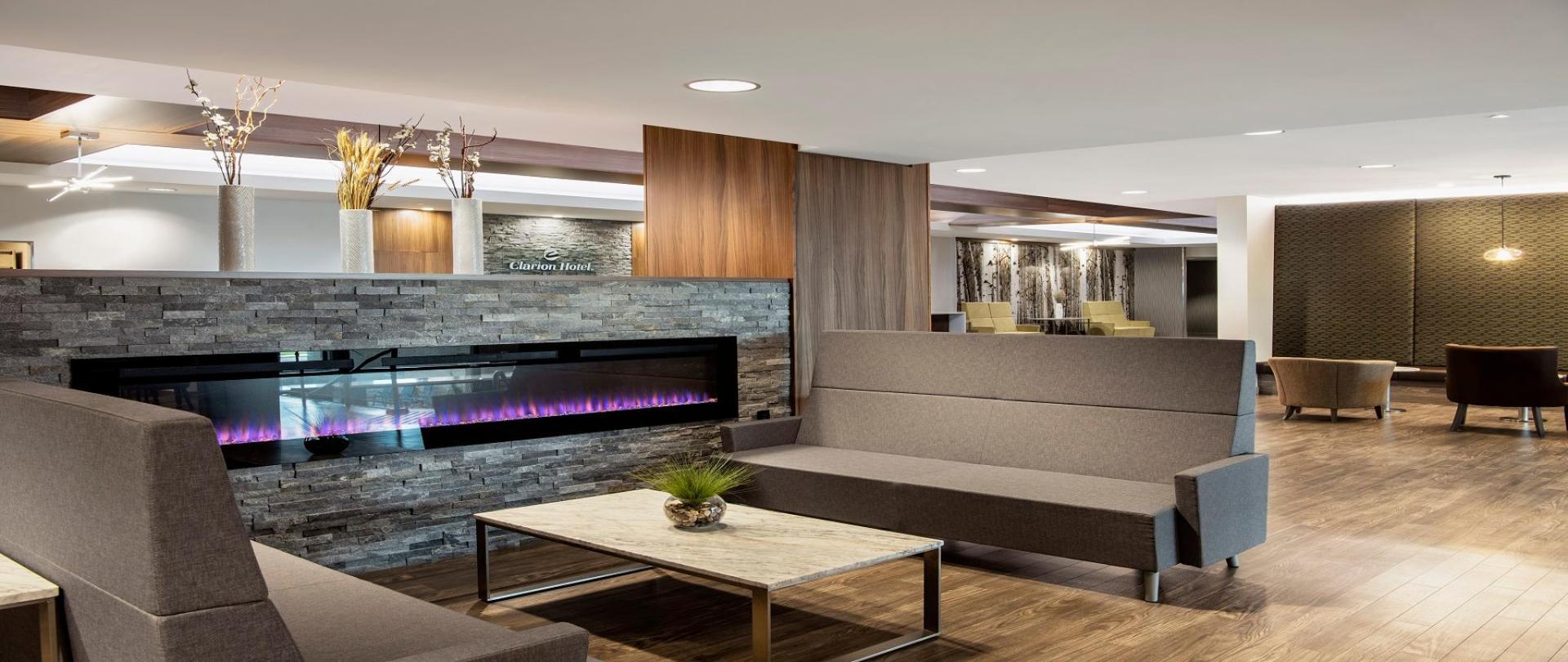 Lounge1.jpg